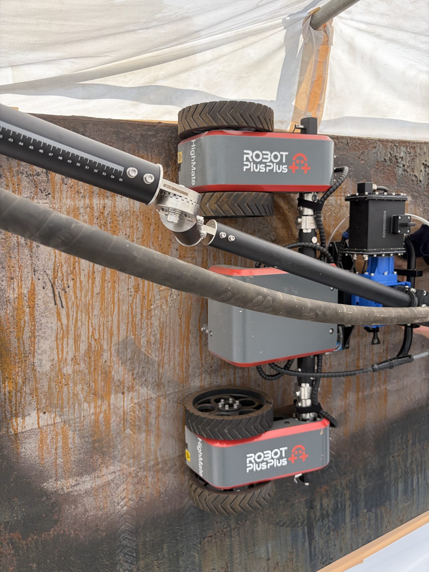 AP robotic system on a vertical steel wall